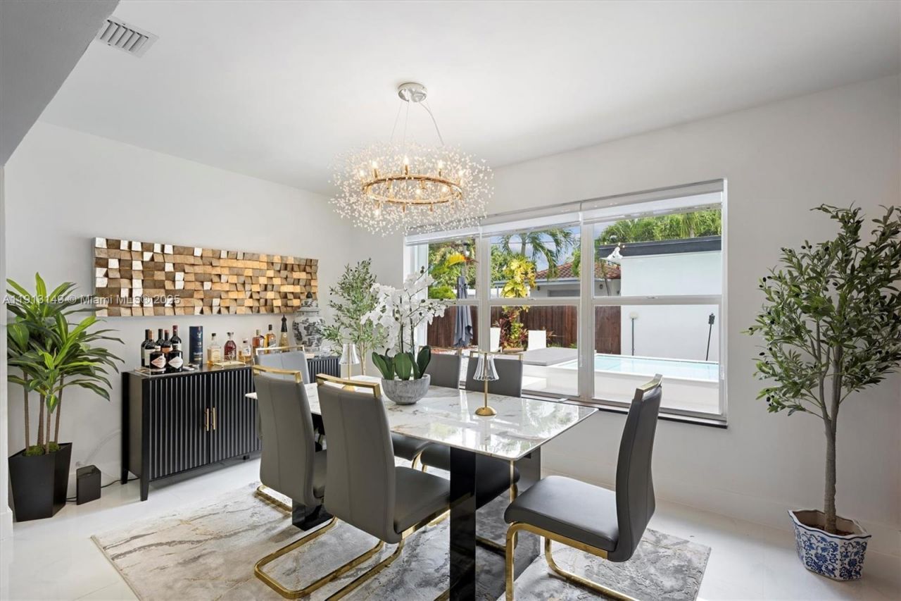 1115 N 13th Ter, Hollywood, FL 33019 Photo