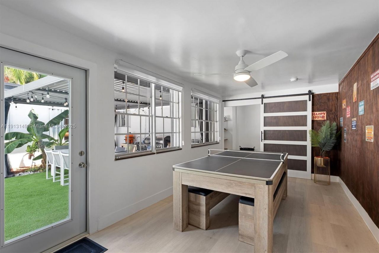 1115 N 13th Ter, Hollywood, FL 33019 Photo