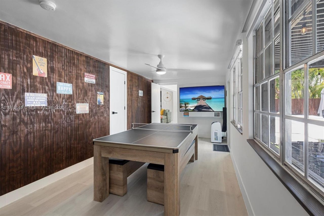 1115 N 13th Ter, Hollywood, FL 33019 Photo