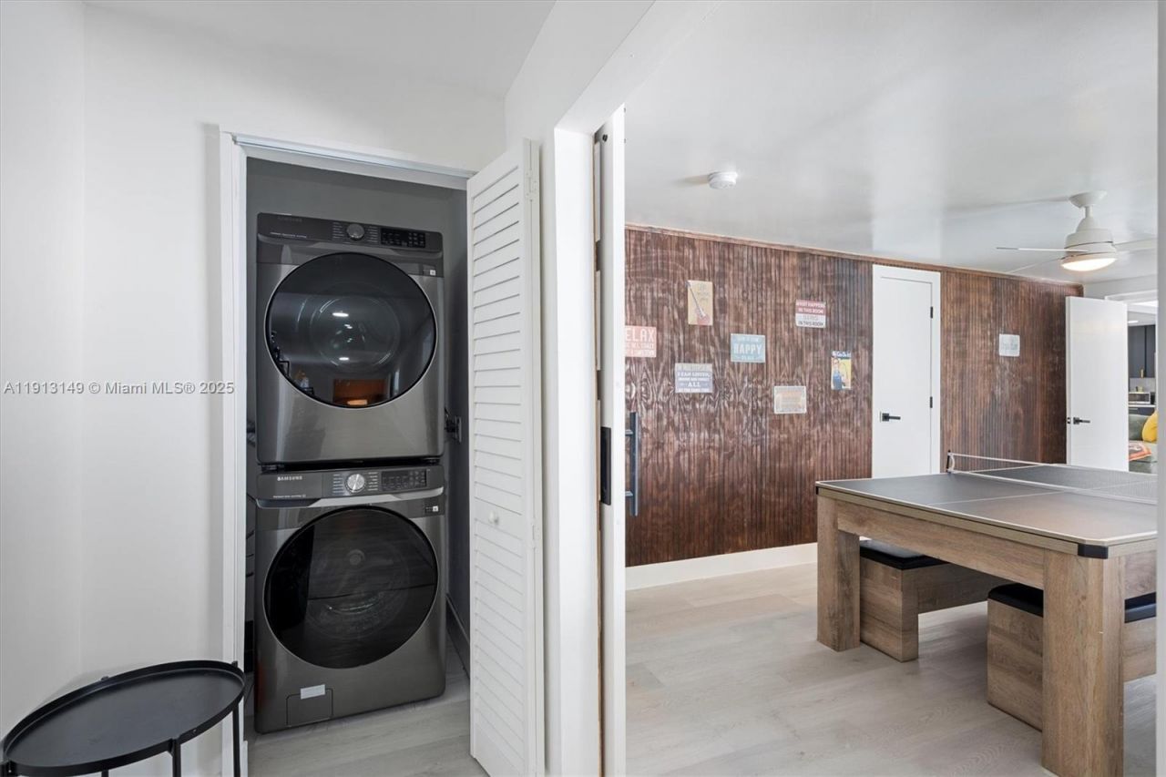 1115 N 13th Ter, Hollywood, FL 33019 Photo