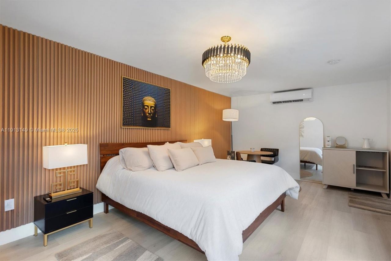 1115 N 13th Ter, Hollywood, FL 33019 Photo