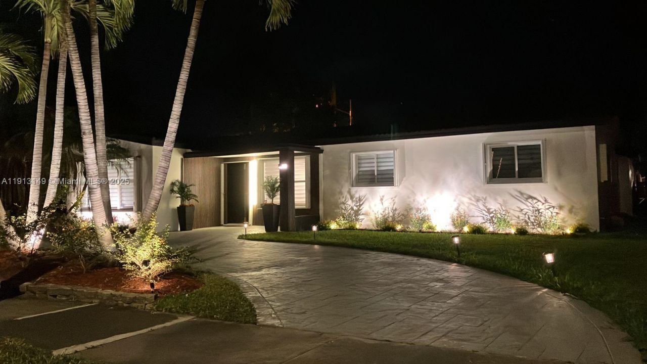 1115 N 13th Ter, Hollywood, FL 33019 Photo