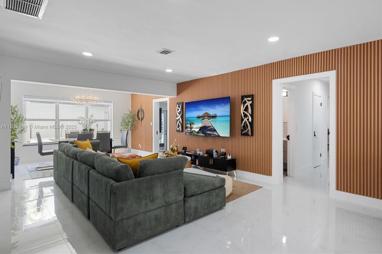 1115 N 13th Ter, Hollywood, FL 33019 Photo