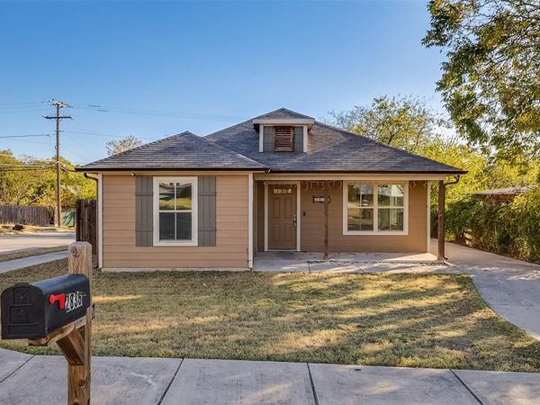 2836 Burchill Road S, Fort Worth, TX 76105