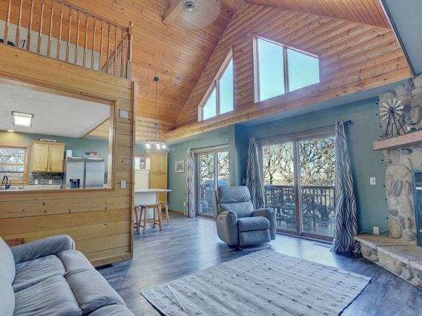2071 395th Avenue, Estherville, IA 51334