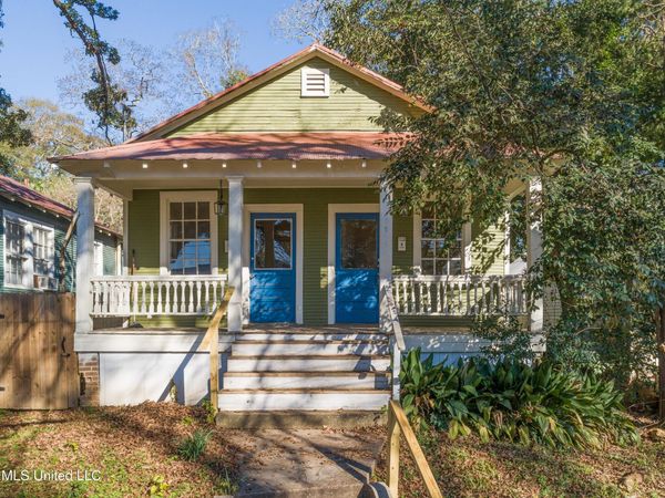 207 Saint Mary Street, Natchez, MS 39120