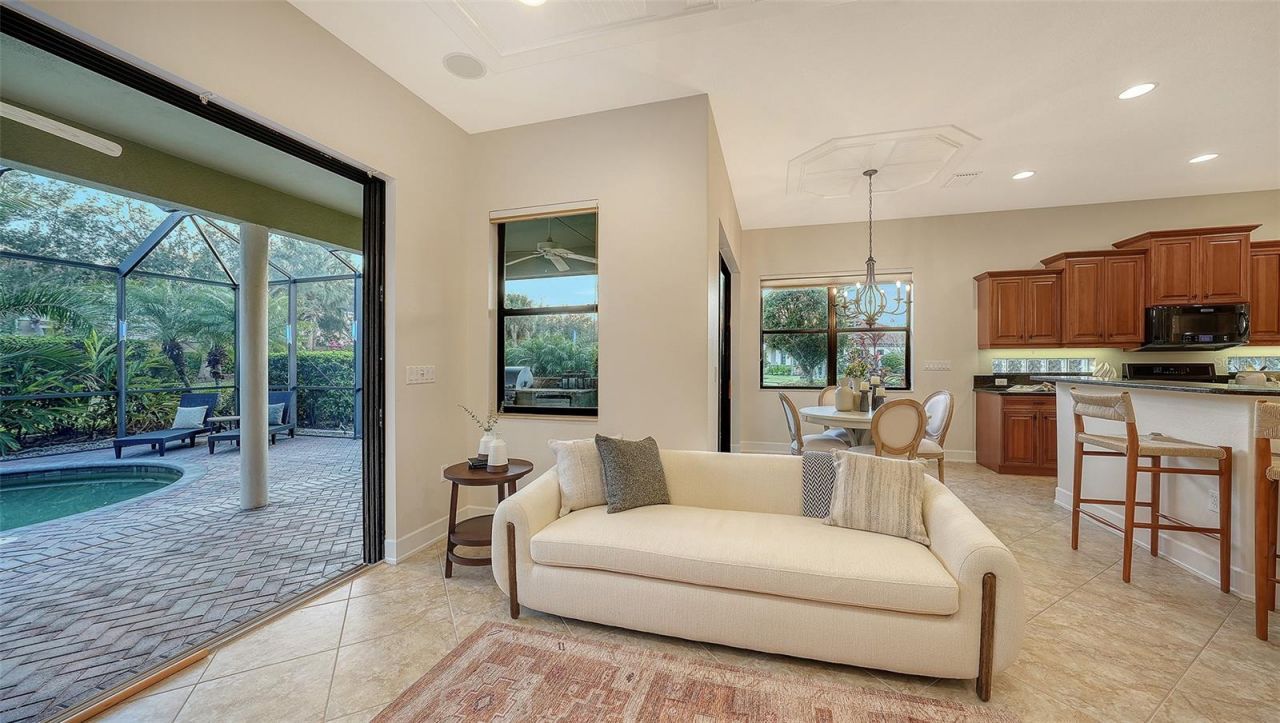 3706 80th Drive E, Sarasota, FL 34243 Photo