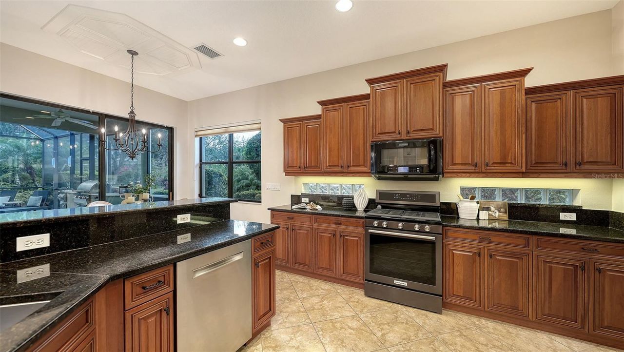 3706 80th Drive E, Sarasota, FL 34243 Photo