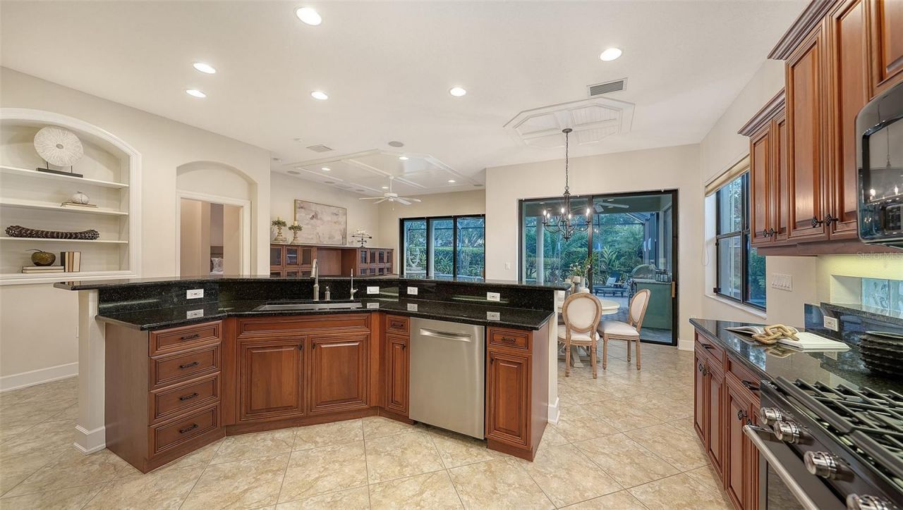 3706 80th Drive E, Sarasota, FL 34243 Photo