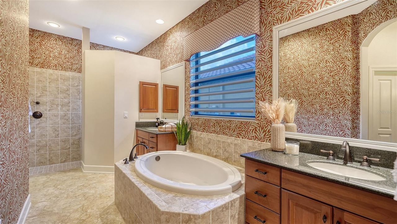 3706 80th Drive E, Sarasota, FL 34243 Photo