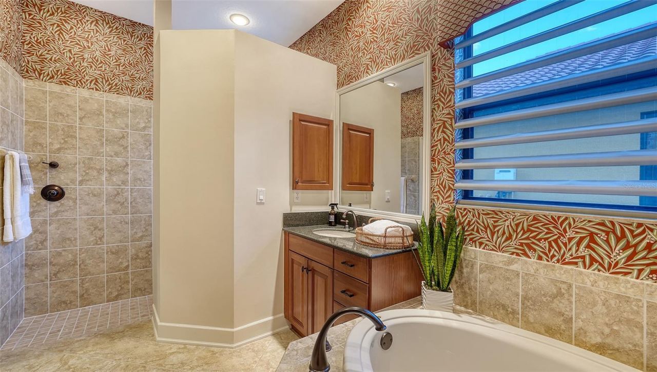 3706 80th Drive E, Sarasota, FL 34243 Photo