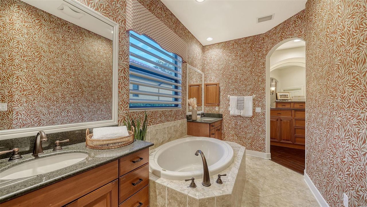 3706 80th Drive E, Sarasota, FL 34243 Photo