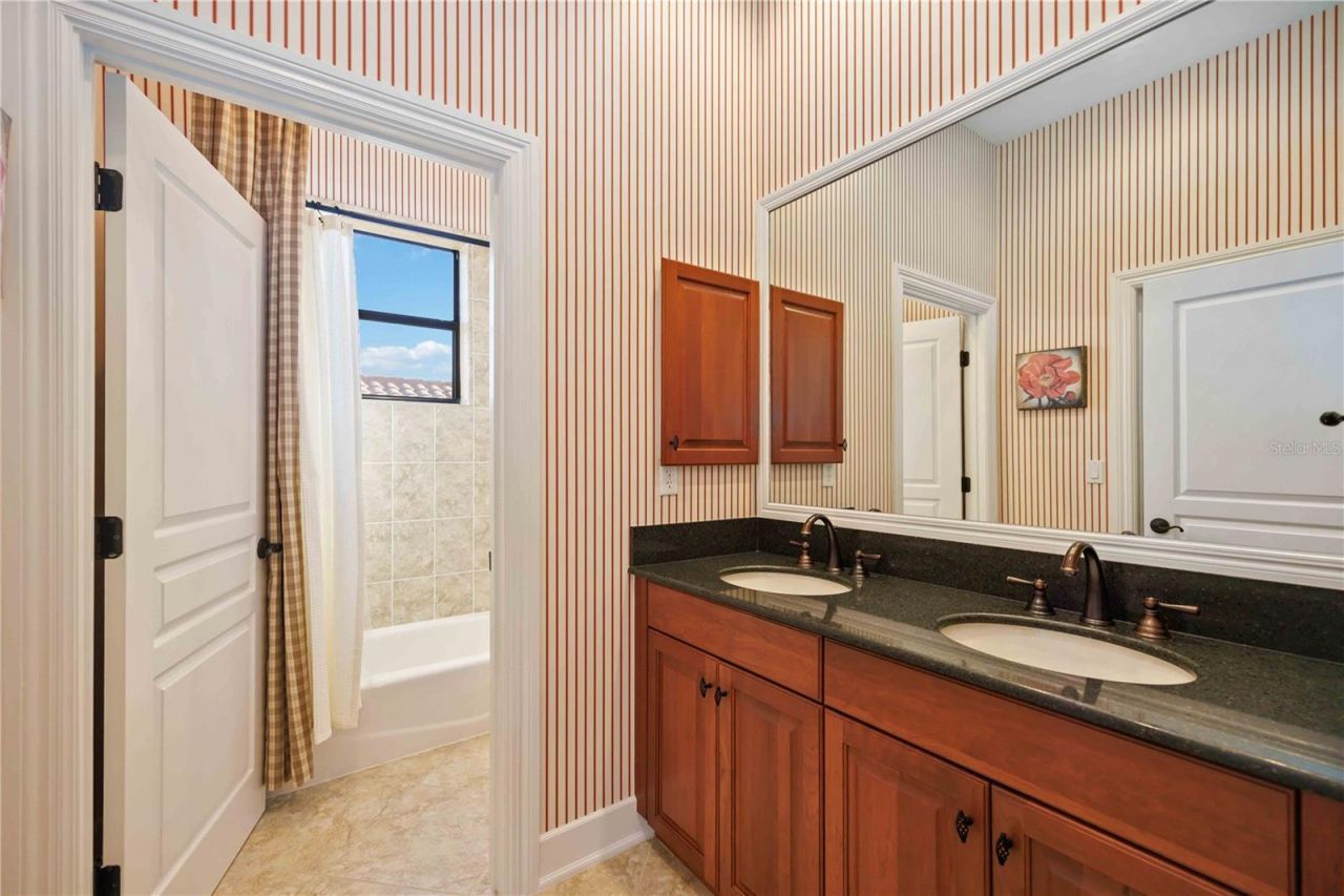 3706 80th Drive E, Sarasota, FL 34243 Photo