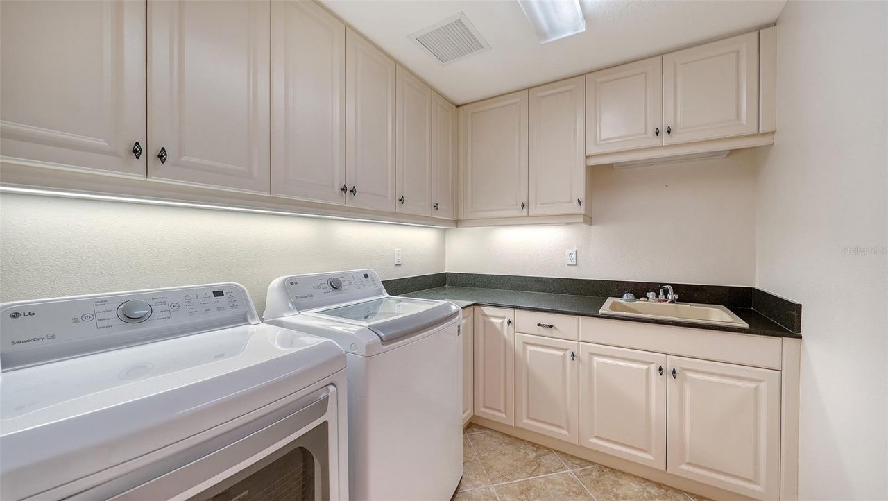 3706 80th Drive E, Sarasota, FL 34243 Photo