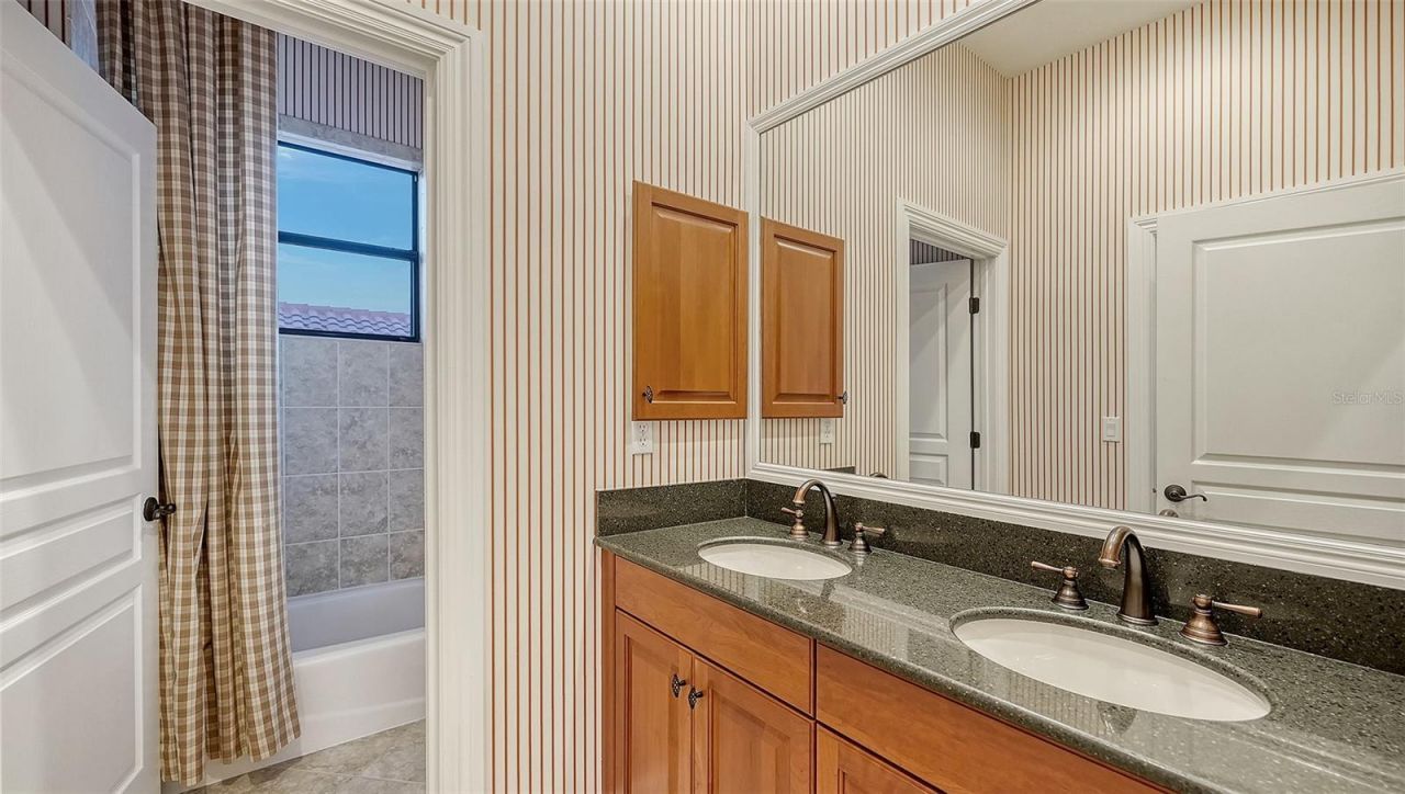 3706 80th Drive E, Sarasota, FL 34243 Photo