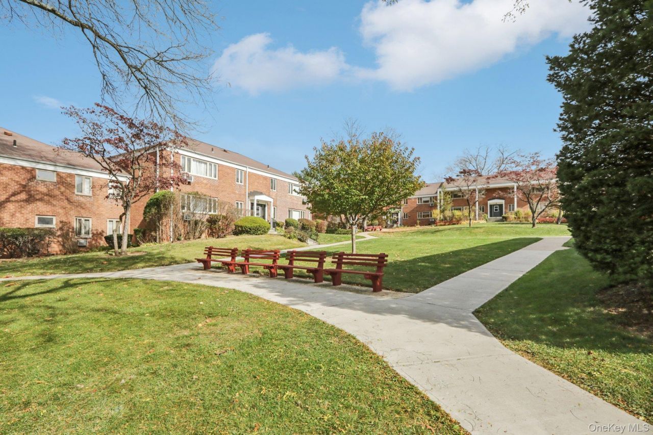 40 Lawrence Drive, Unit A, White Plains, NY 10603 Main Photo