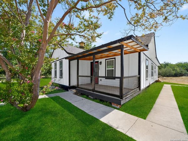 1203 avenue j, Hondo, TX 78861