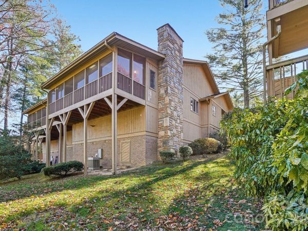 305 N Scarlet Oak Lane, Hendersonville, NC 28791