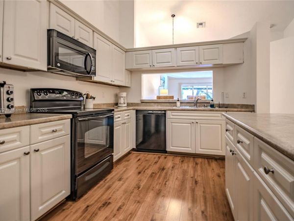 7652 S Pinewalk Dr S, Unit 139, Margate, FL 33063