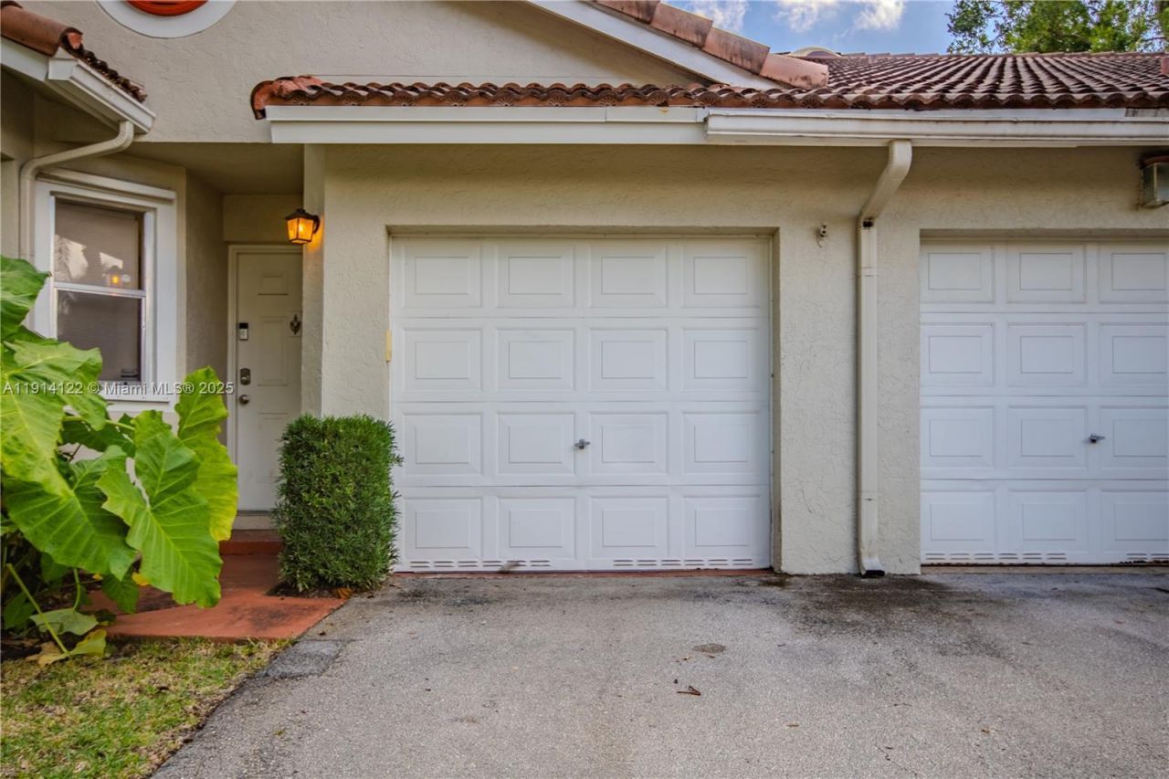 7652 S Pinewalk Dr S, Unit 139, Margate, FL 33063 Photo