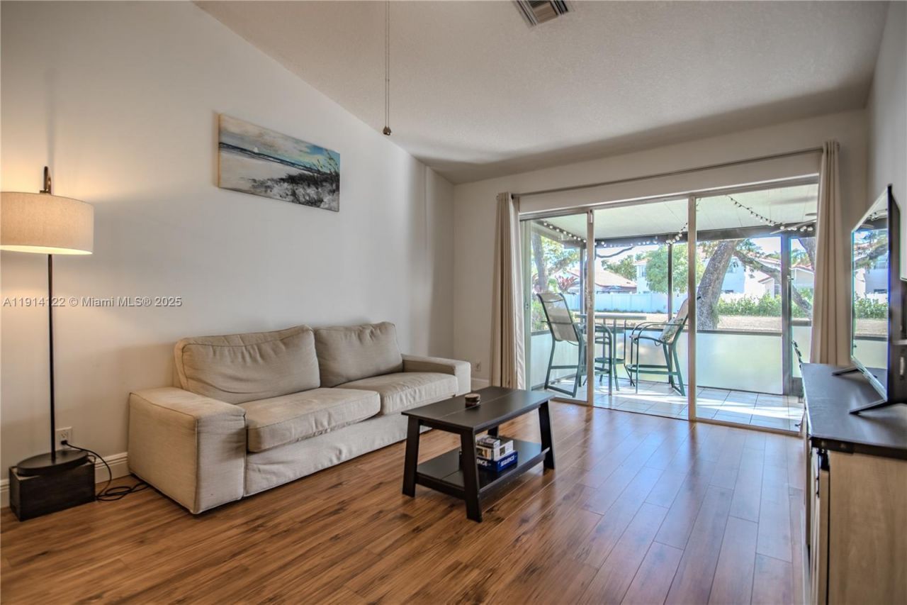 7652 S Pinewalk Dr S, Unit 139, Margate, FL 33063 Photo