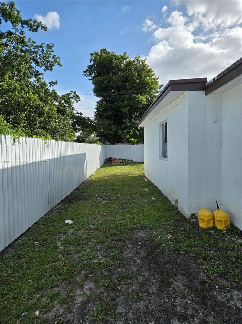 1420 NW 116th St, Miami, FL 33167 Photo