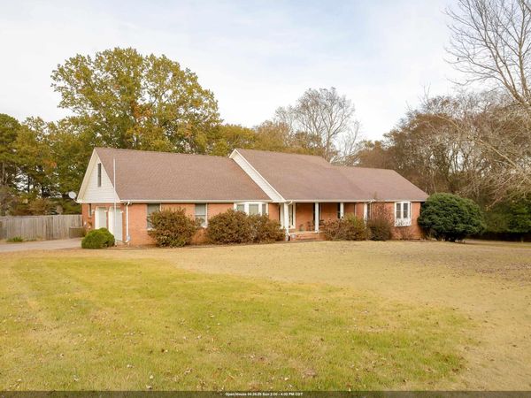 7607 Lakewood Dr, Florence, AL 35634