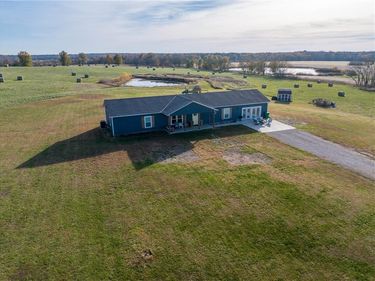 39201 E 351st Street, Creighton, MO 64739