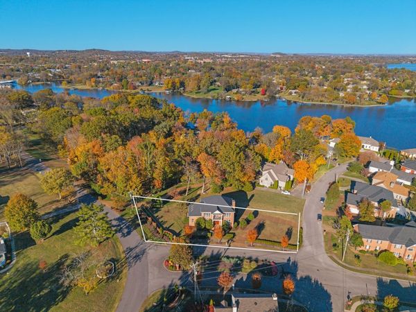 101 Governors Point Boulevard, Hendersonville, TN 37075