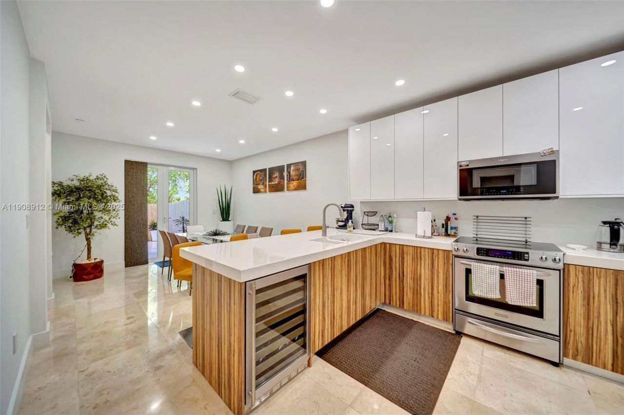 10867 NW 76th Ln, Doral, FL 33178 Photo