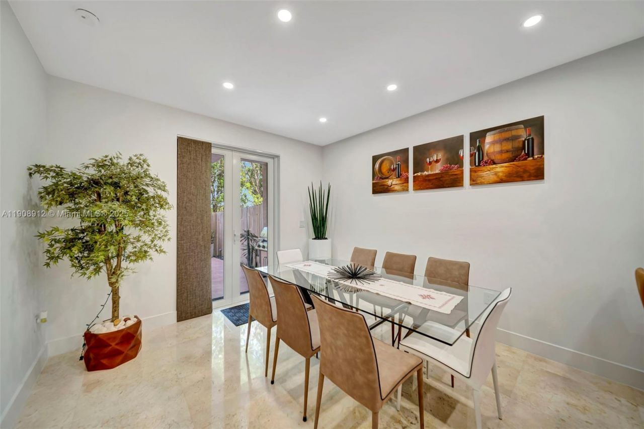 10867 NW 76th Ln, Doral, FL 33178 Photo