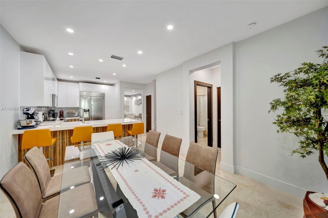 10867 NW 76th Ln, Doral, FL 33178 Photo