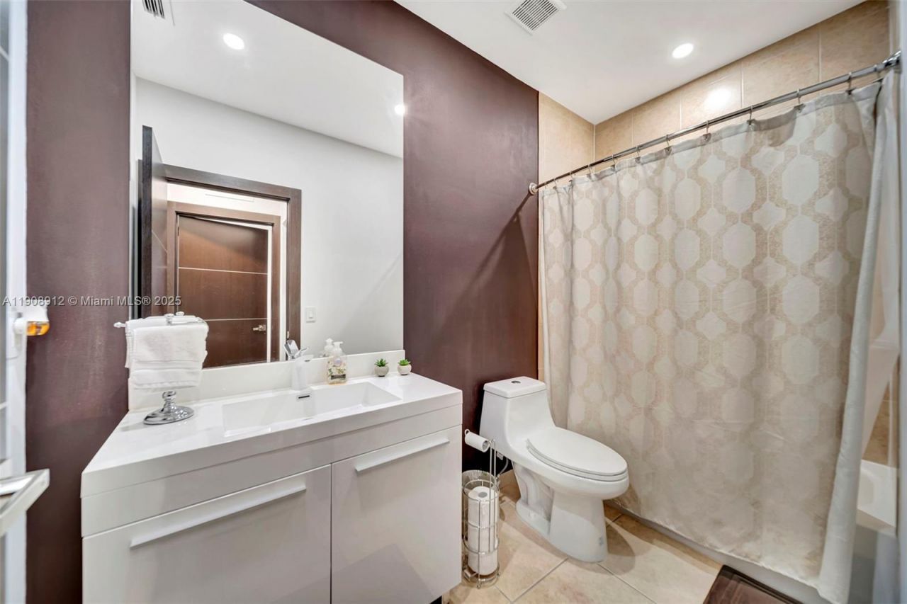 10867 NW 76th Ln, Doral, FL 33178 Photo