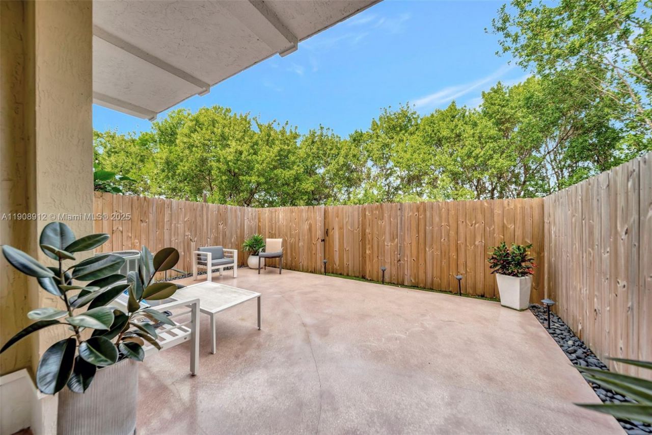 10867 NW 76th Ln, Doral, FL 33178 Photo