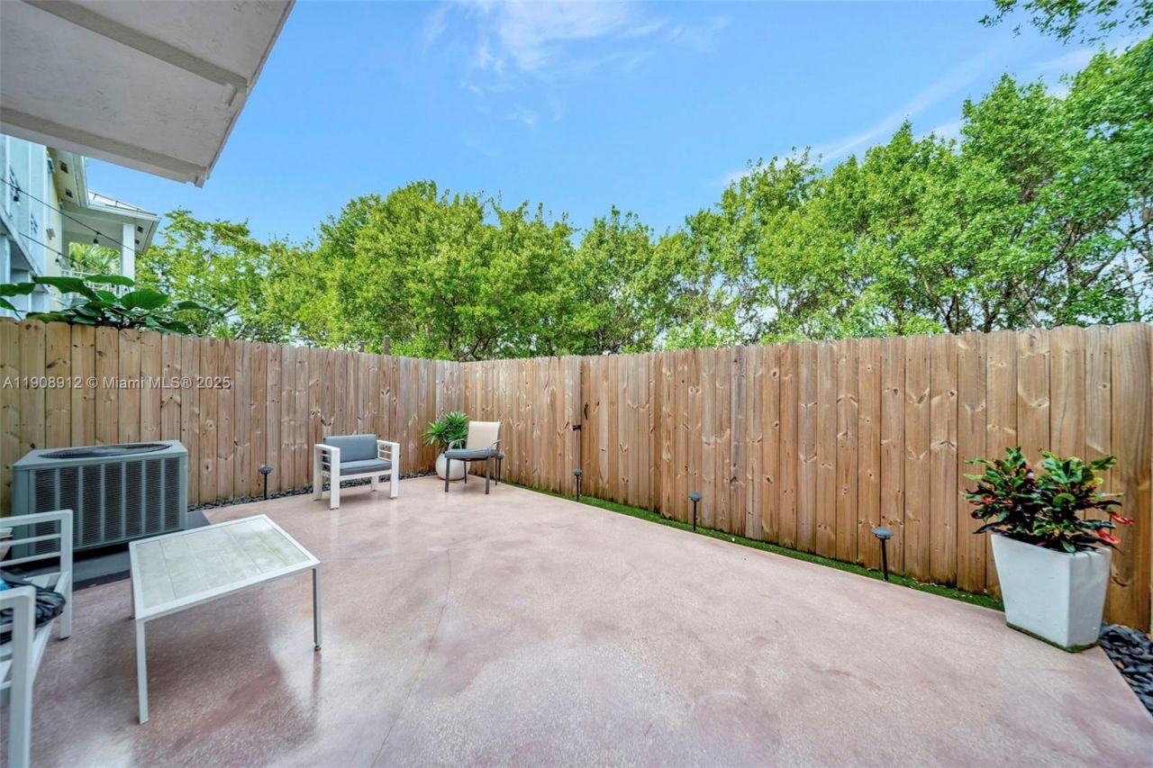 10867 NW 76th Ln, Doral, FL 33178 Photo