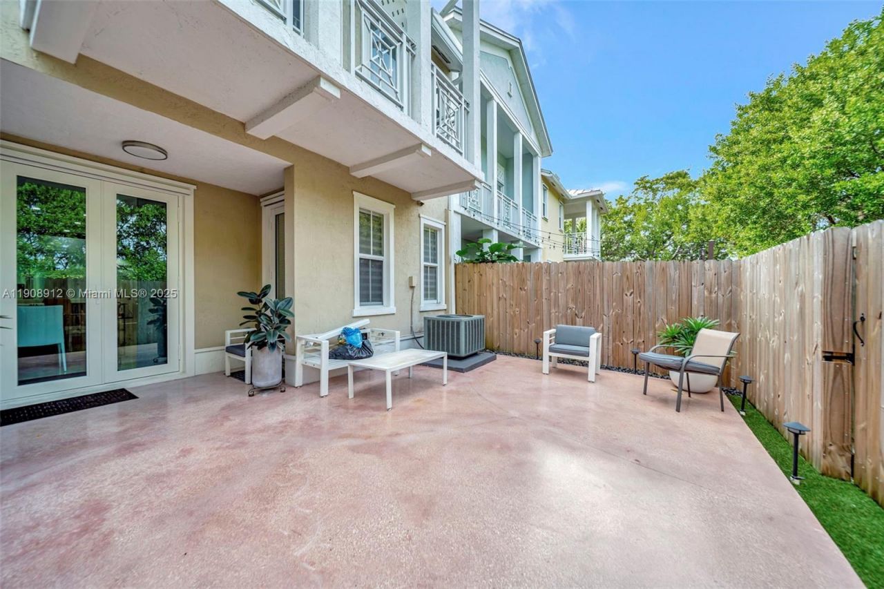 10867 NW 76th Ln, Doral, FL 33178 Photo