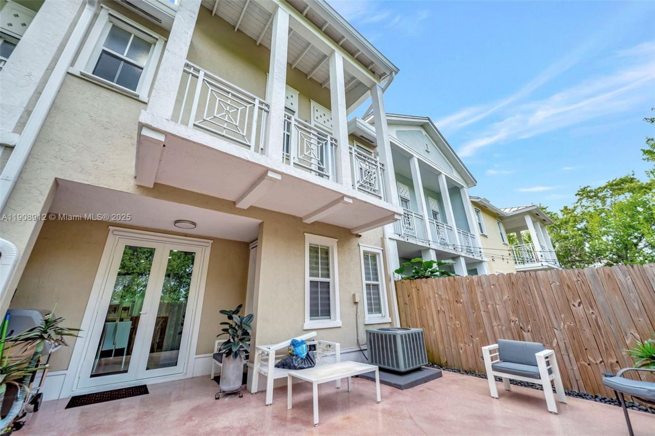 10867 NW 76th Ln, Doral, FL 33178 Photo