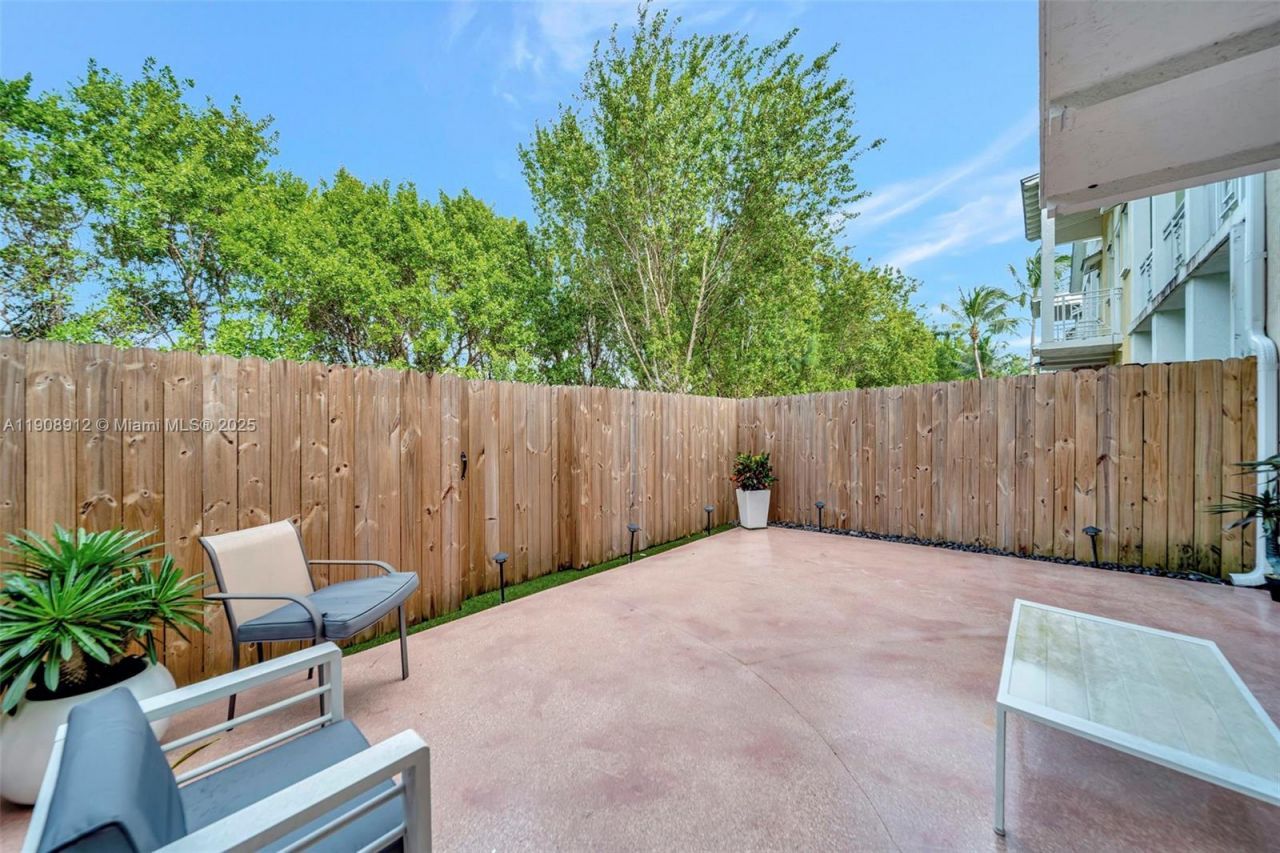 10867 NW 76th Ln, Doral, FL 33178 Photo