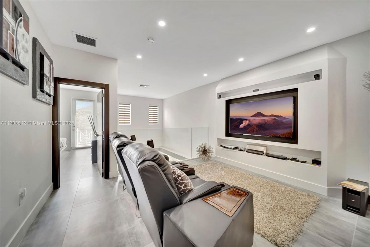 10867 NW 76th Ln, Doral, FL 33178 Photo