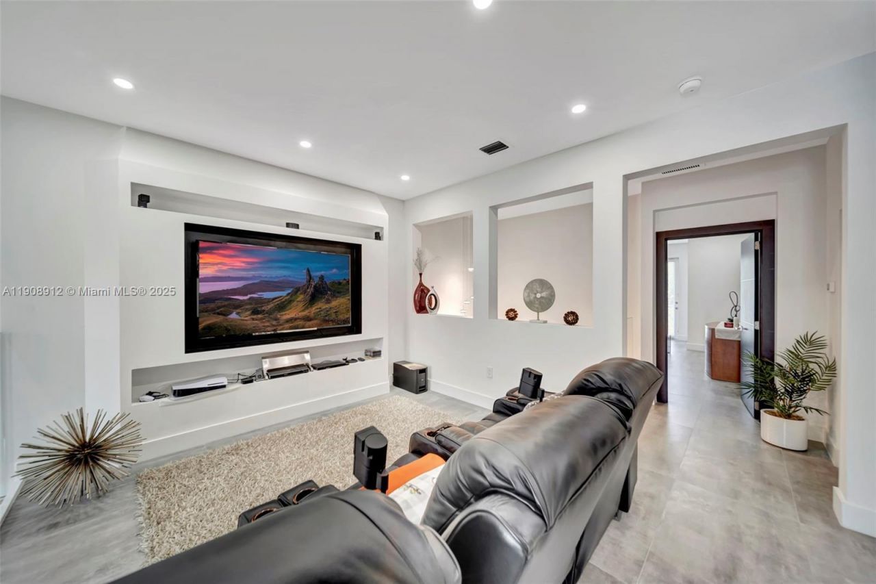 10867 NW 76th Ln, Doral, FL 33178 Photo