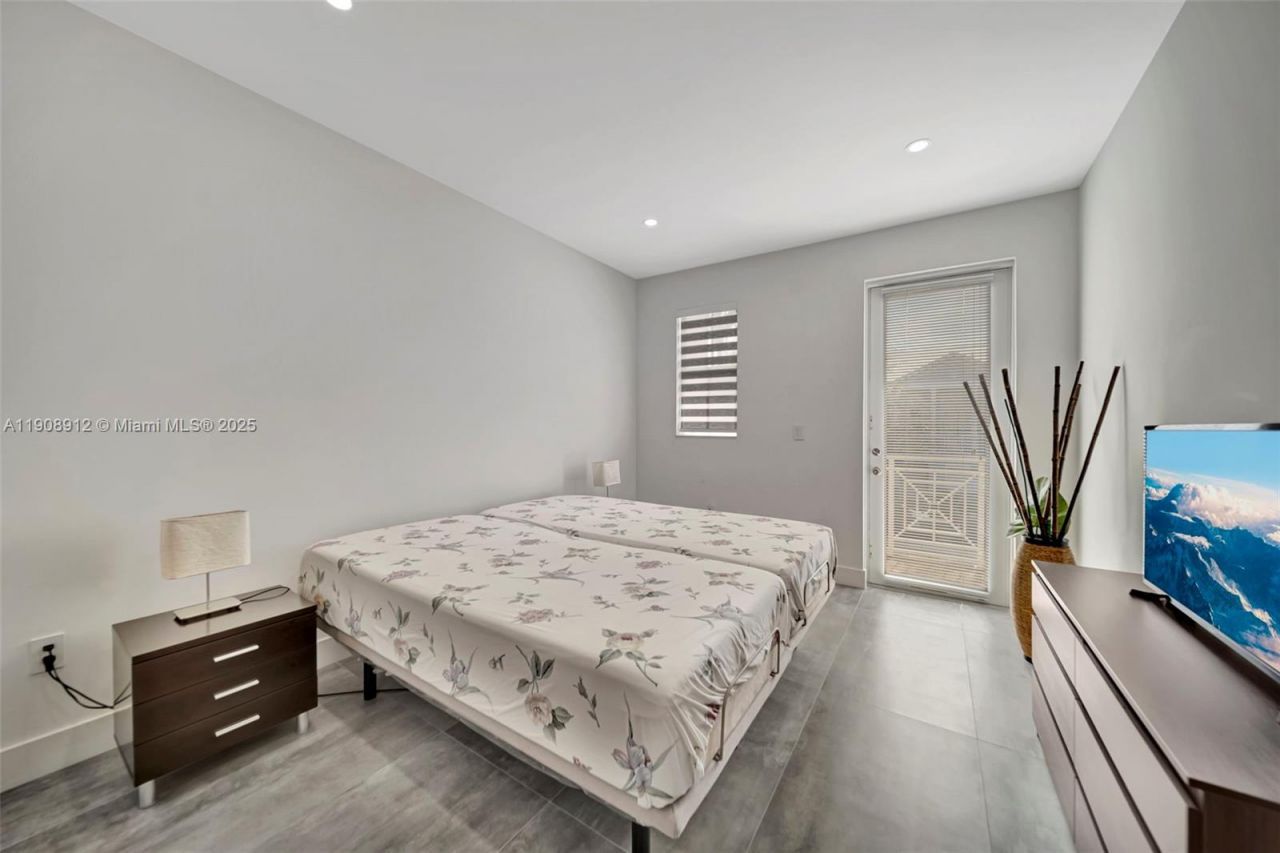 10867 NW 76th Ln, Doral, FL 33178 Photo