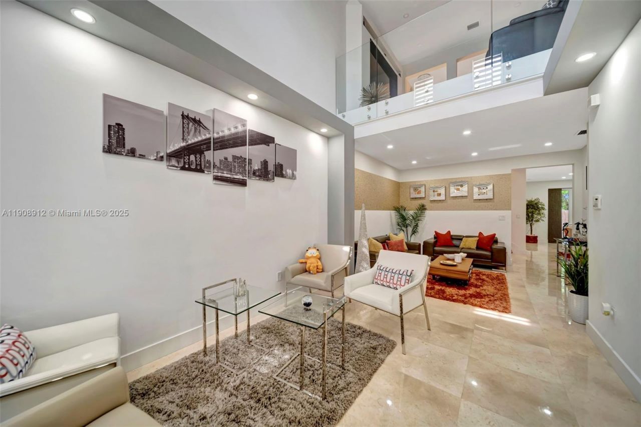 10867 NW 76th Ln, Doral, FL 33178 Photo