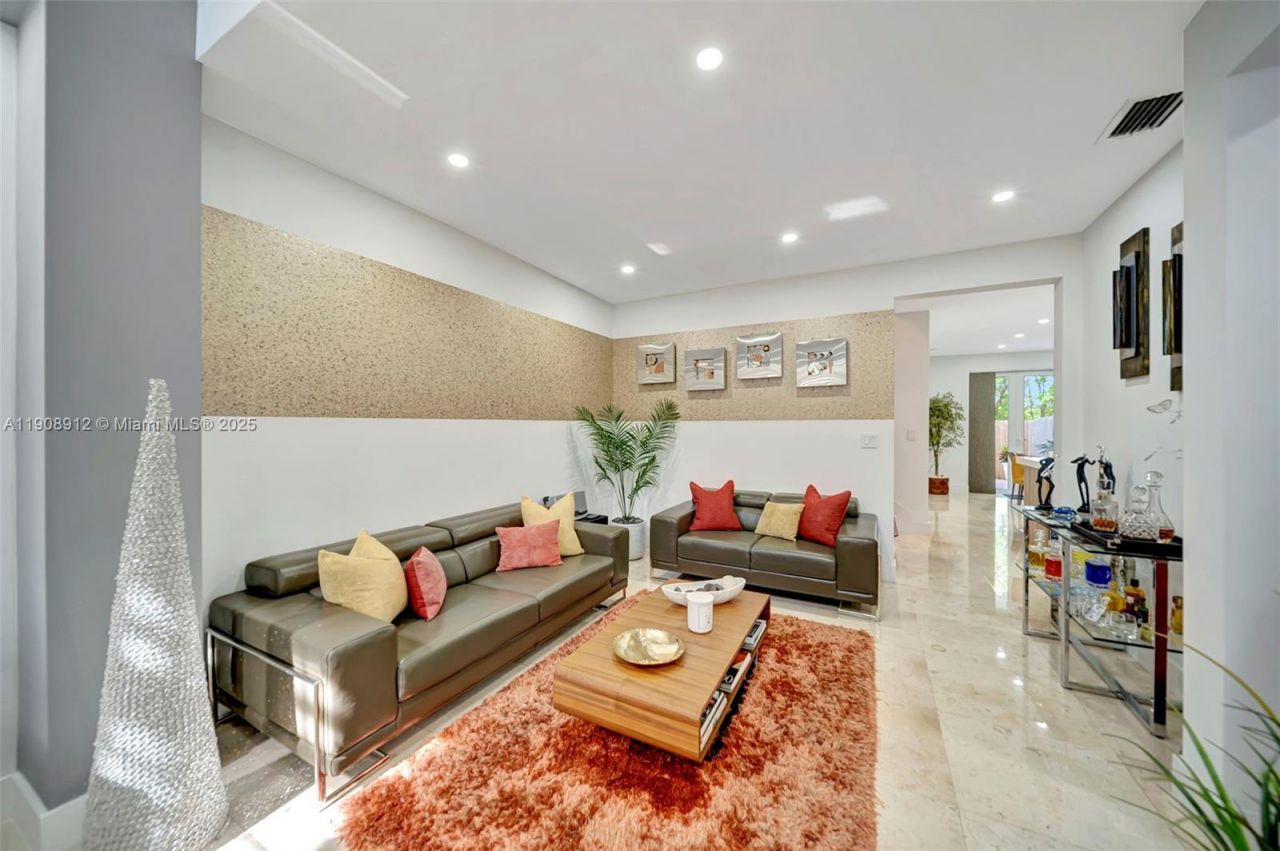 10867 NW 76th Ln, Doral, FL 33178 Photo