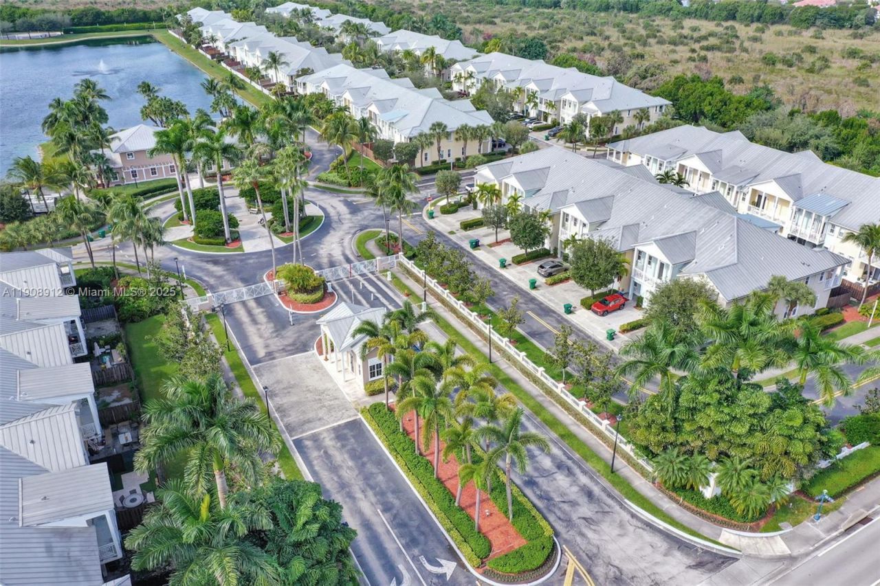 10867 NW 76th Ln, Doral, FL 33178 Photo