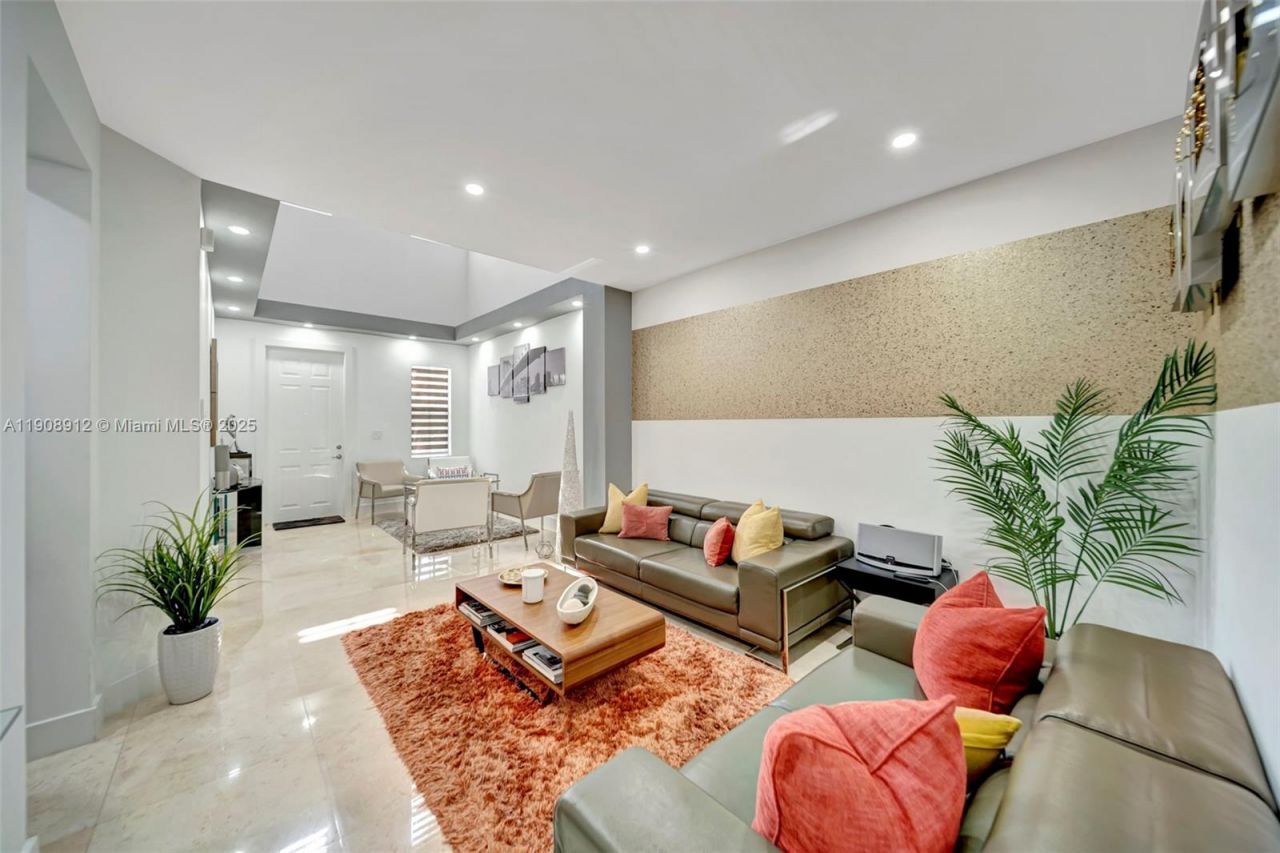 10867 NW 76th Ln, Doral, FL 33178 Photo