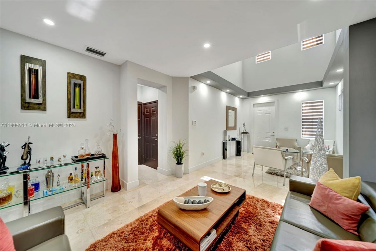 10867 NW 76th Ln, Doral, FL 33178 Photo