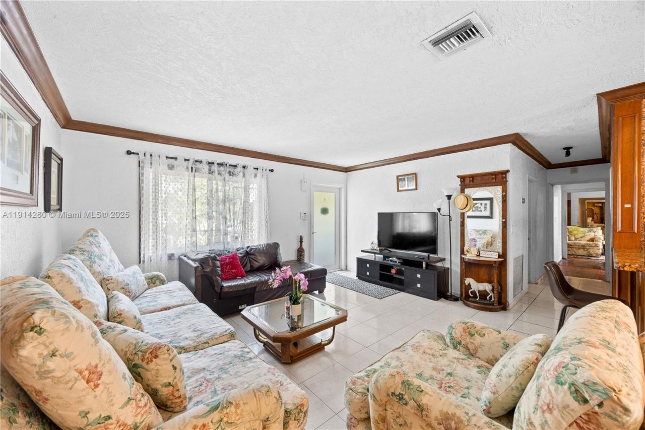 16050 NE 8th Ct, North Miami Beach, FL 33162 Photo