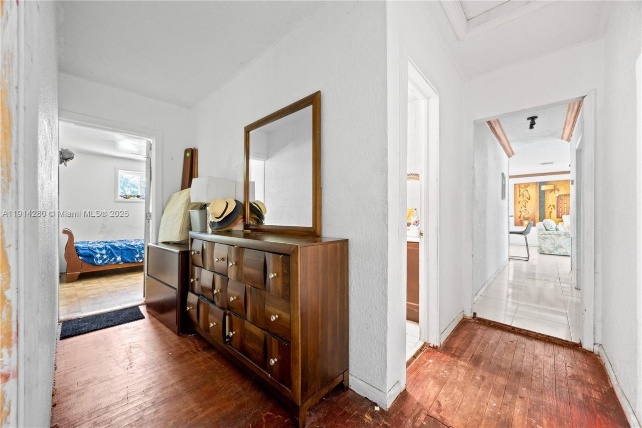 16050 NE 8th Ct, North Miami Beach, FL 33162 Photo