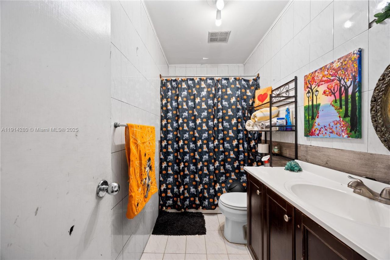 16050 NE 8th Ct, North Miami Beach, FL 33162 Photo