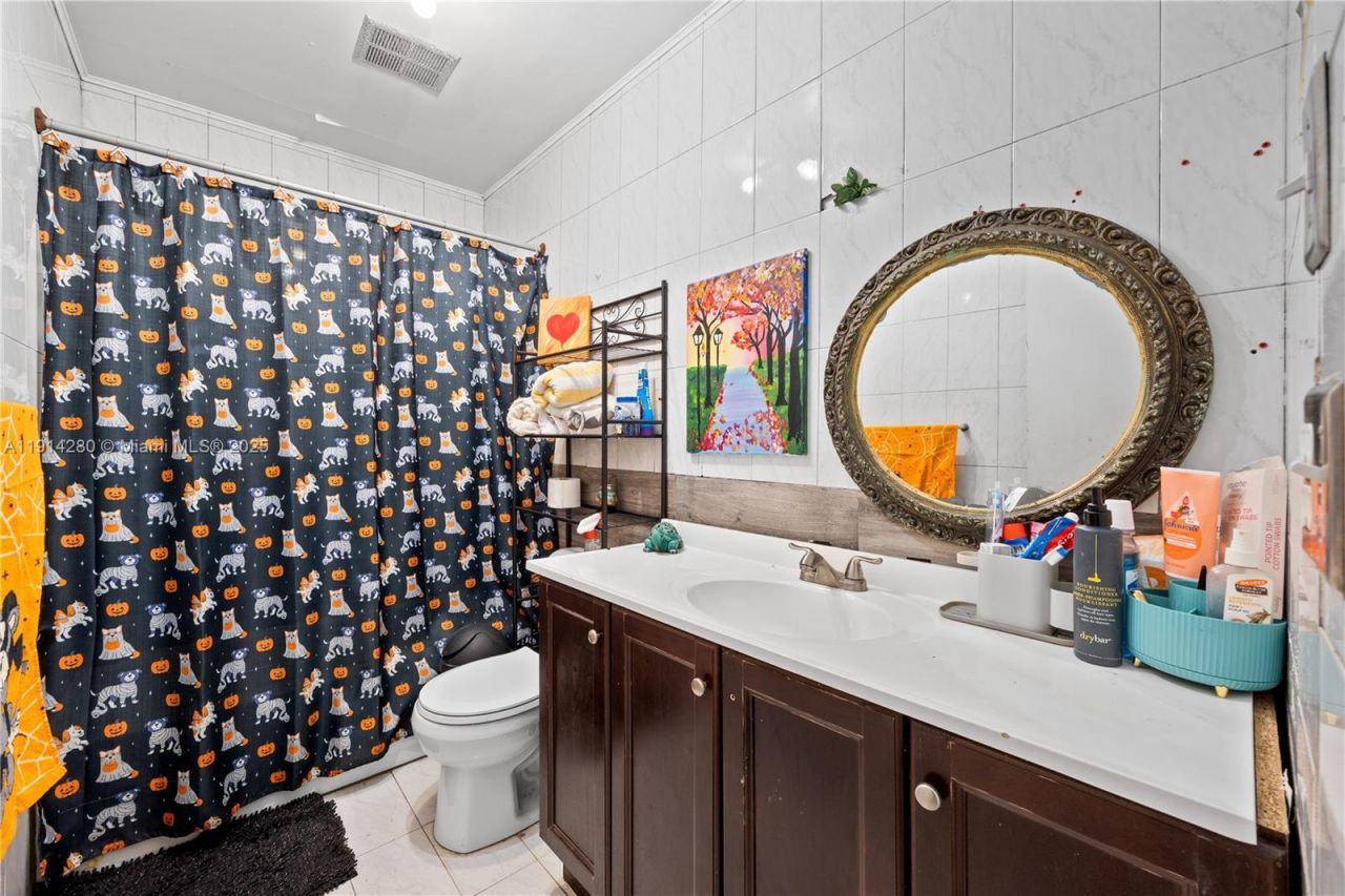 16050 NE 8th Ct, North Miami Beach, FL 33162 Photo